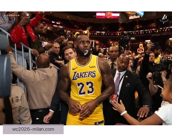 41岁詹姆斯连续11场出手不超15次为胜利转型 吐槽裁判哨声缺失显得格外悲凉